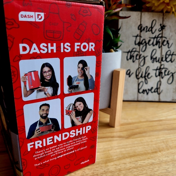 DASH SKULL MINI WAFFLE MAKER - Picture 3 of 6